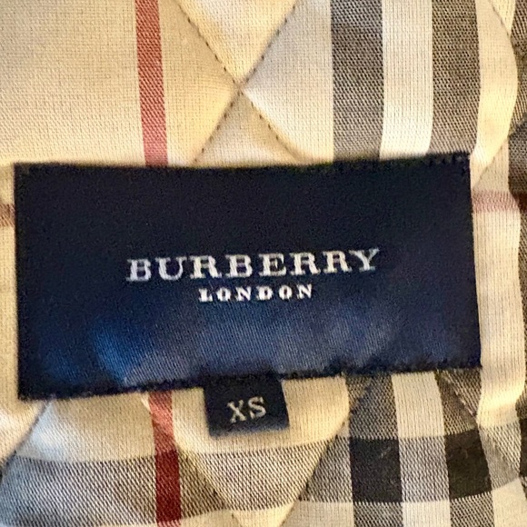 AUTHENTIC Burberry Purple Quilted Women's Barn Jacket- Excellent Condition - Picture 6 of 13